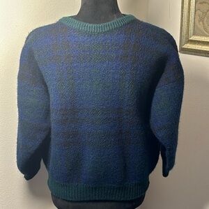 Robert Mackie of Scotland 100% pure new wool heavy plaid crew neck sweater women